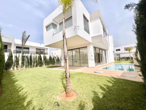Villa neuve a louer bouskoura