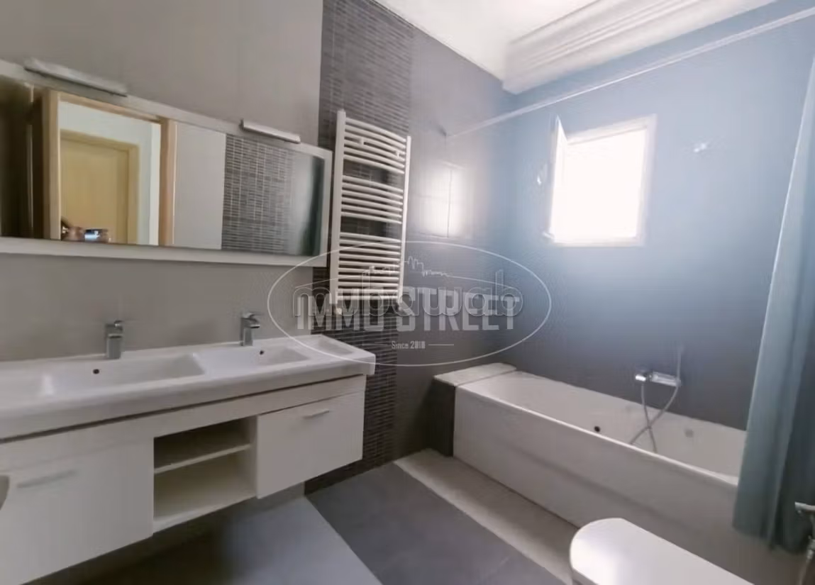 À Louer, Villa Plain Pied avec Piscine – La Marsa Nessim