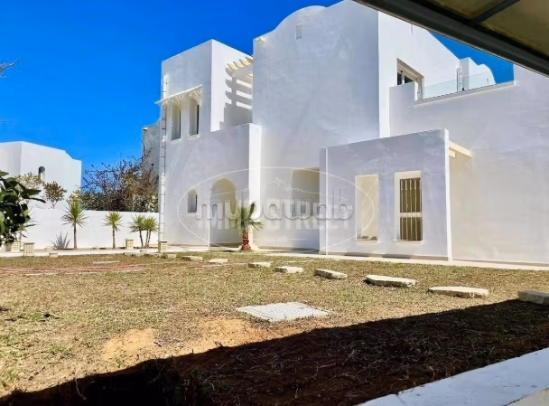 À louer – Villa avec piscine à Marina Gammarth