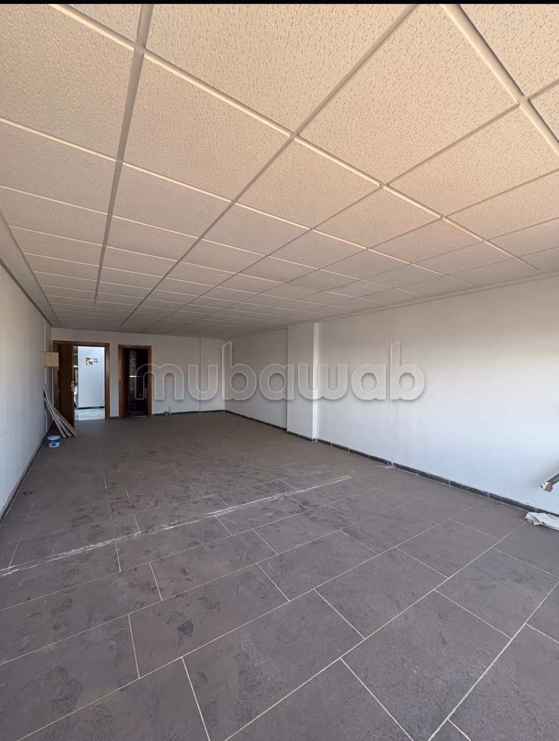 Un ufficio elegante in affitto di 61 m²