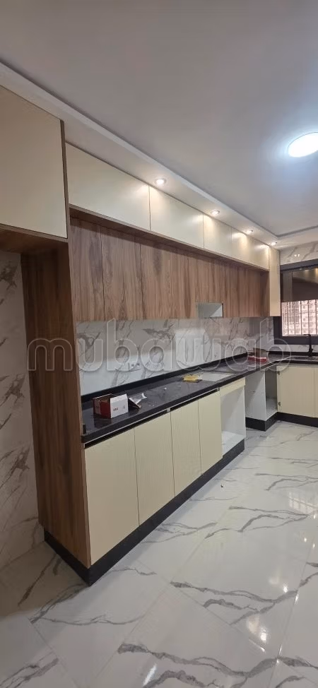 Vente d'un bel appartement à Martil 
voisinage corniche 
7millions subventioné. 
Superficie 82 m²