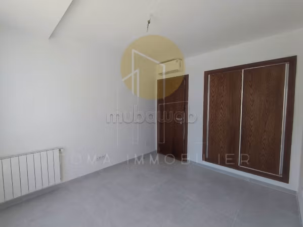 S1 Haut Standing à vendre à Cité Wahat Aouina