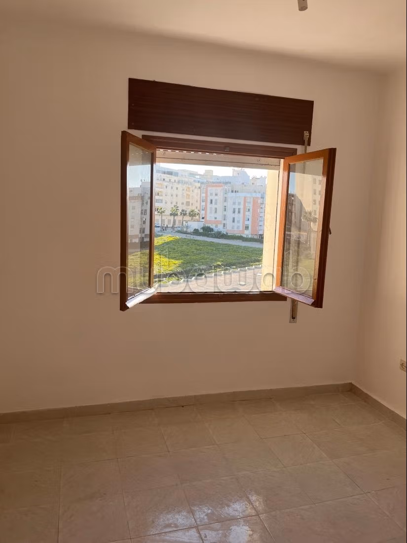 Appartement à louer à Gueznaia. 
1 Pièce. 
Salon marocain traditionnel