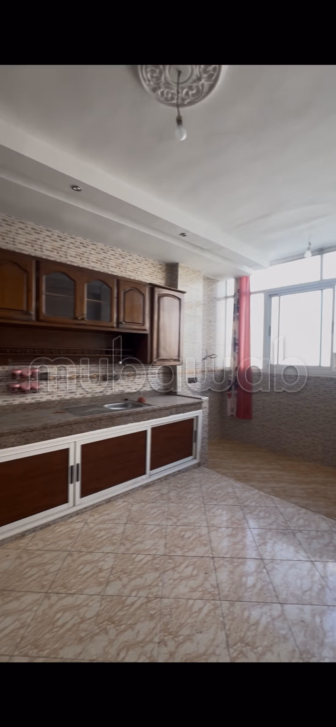 Somptueuse villa à vendre à Al Boustane. 
4 grandes pièces