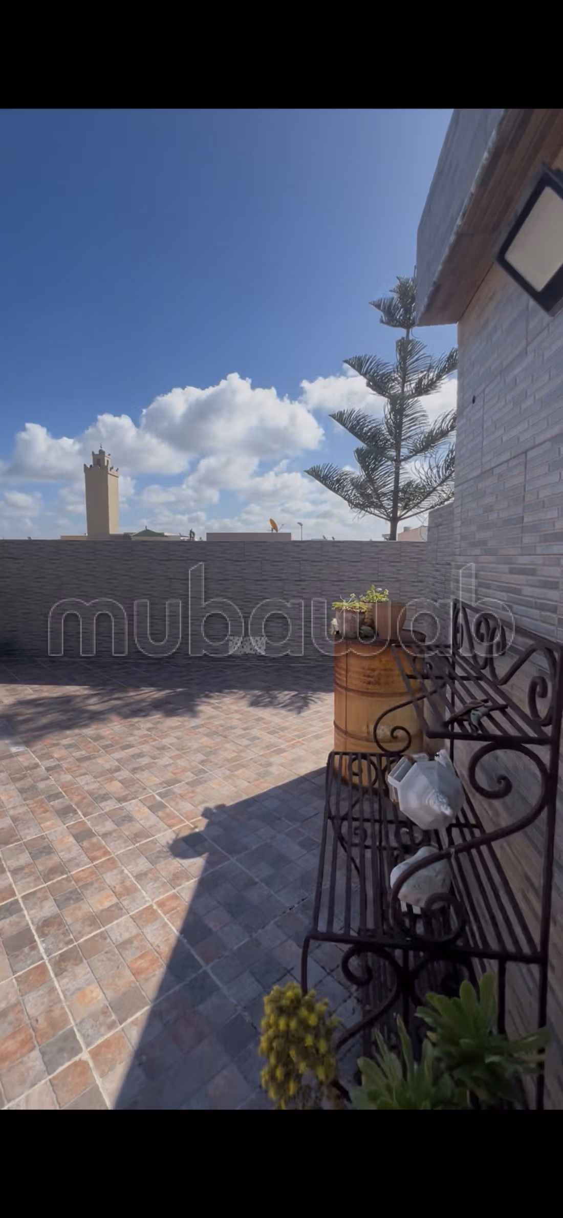 Somptueuse villa à vendre à Al Boustane. 
4 grandes pièces
