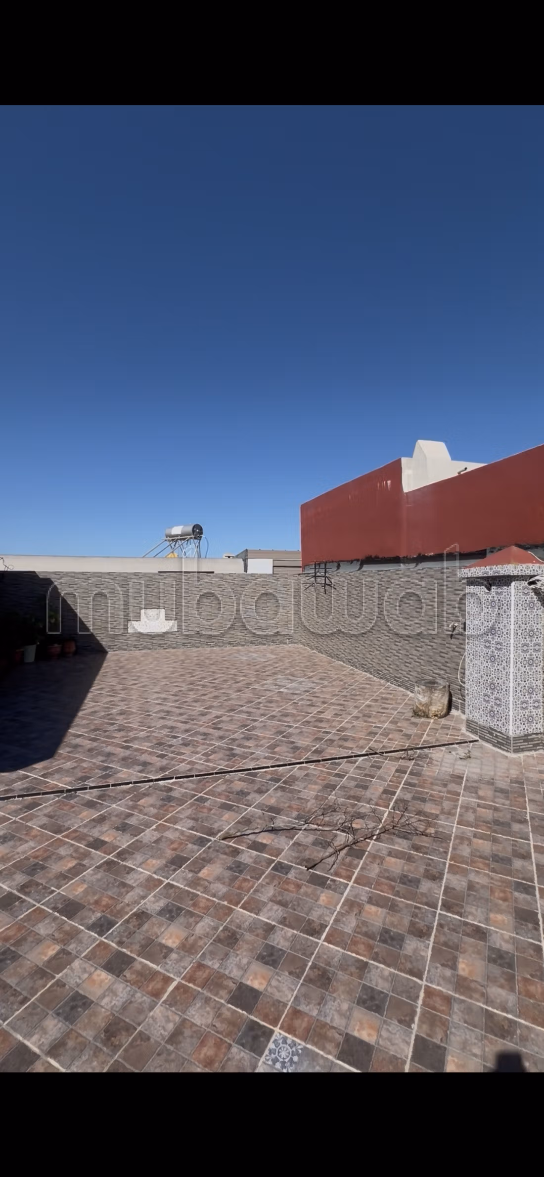 Somptueuse villa à vendre à Al Boustane. 
4 grandes pièces