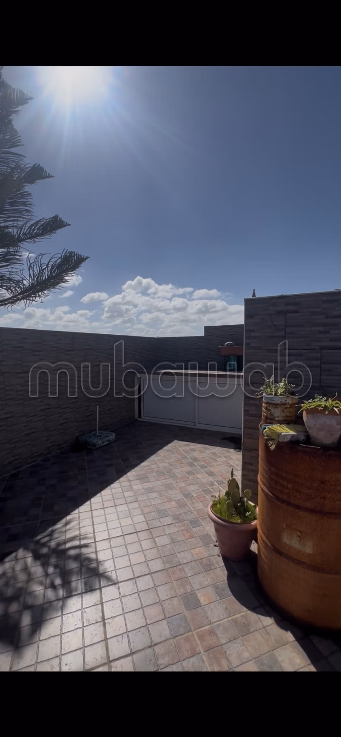 Somptueuse villa à vendre à Al Boustane. 
4 grandes pièces