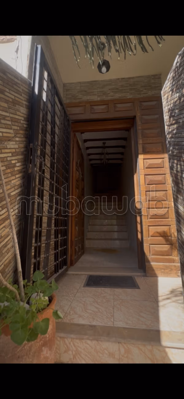 Somptueuse villa à vendre à Al Boustane. 
4 grandes pièces