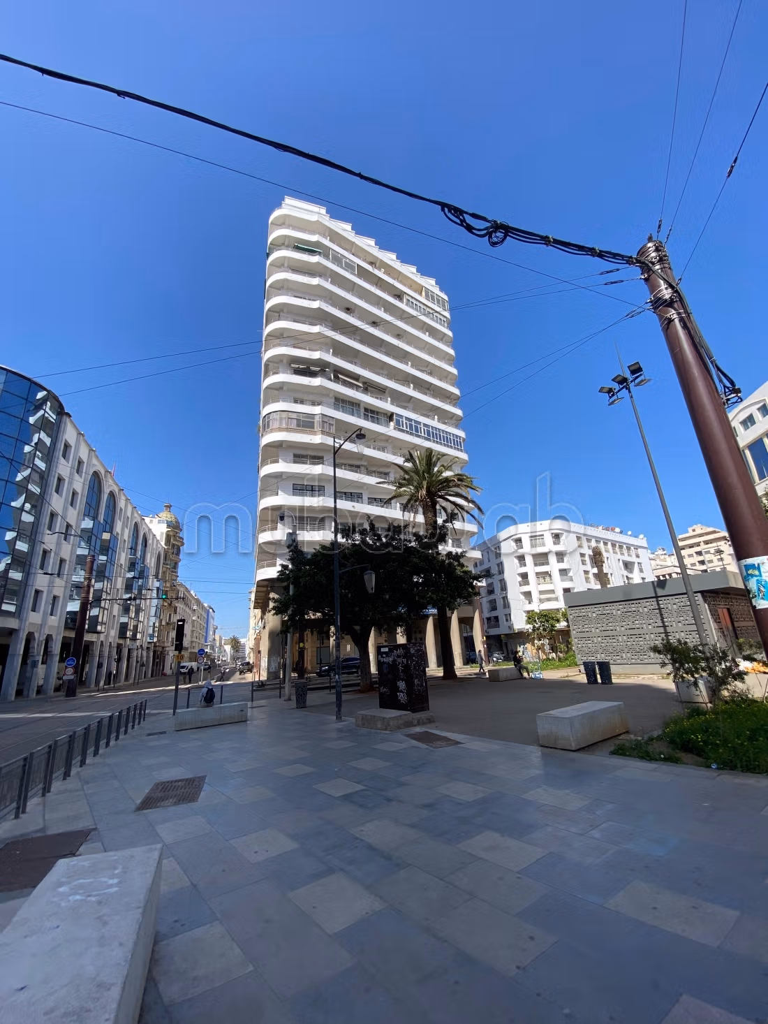 Hyper centre historique: Place Paquet: bureau de 120 m2 à louer avec terrasse étage élevé