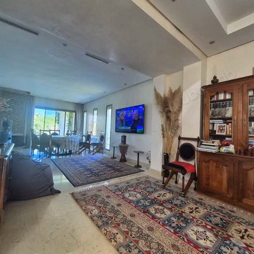 Villa à Vendre de 501.0 m² à Bouskoura, Ville Verte
