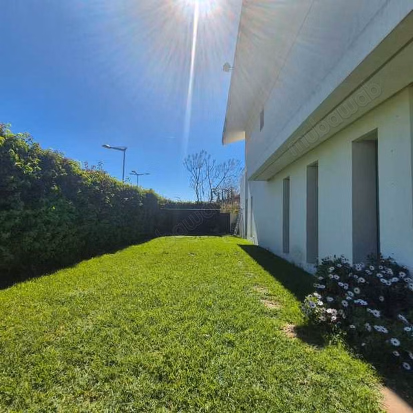 Villa à Vendre de 501.0 m² à Bouskoura, Ville Verte