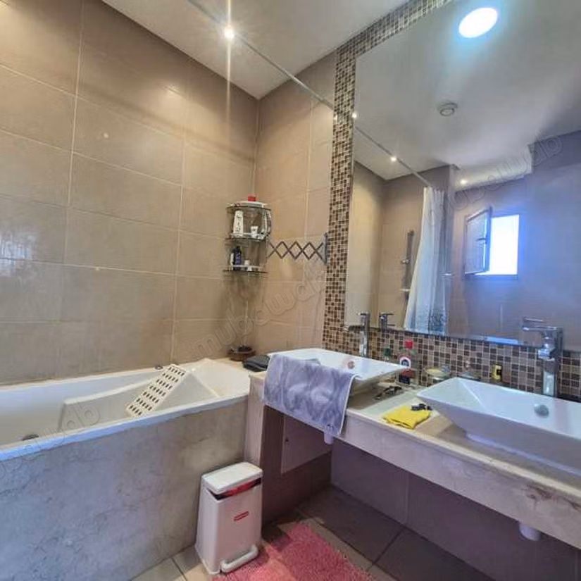 Villa à Vendre de 501.0 m² à Bouskoura, Ville Verte