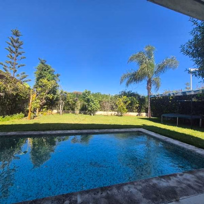 Villa à Vendre de 501.0 m² à Bouskoura, Ville Verte