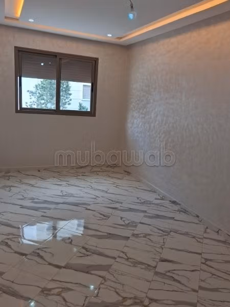 Beau local à vendre à Deroua. 
Superficie 79 m²