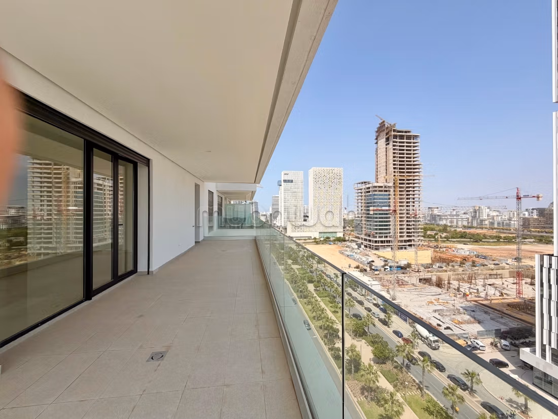 Superbe appartement à vendre à Casablanca Finance City.
Superficie 161 m².
Parking et terrasse