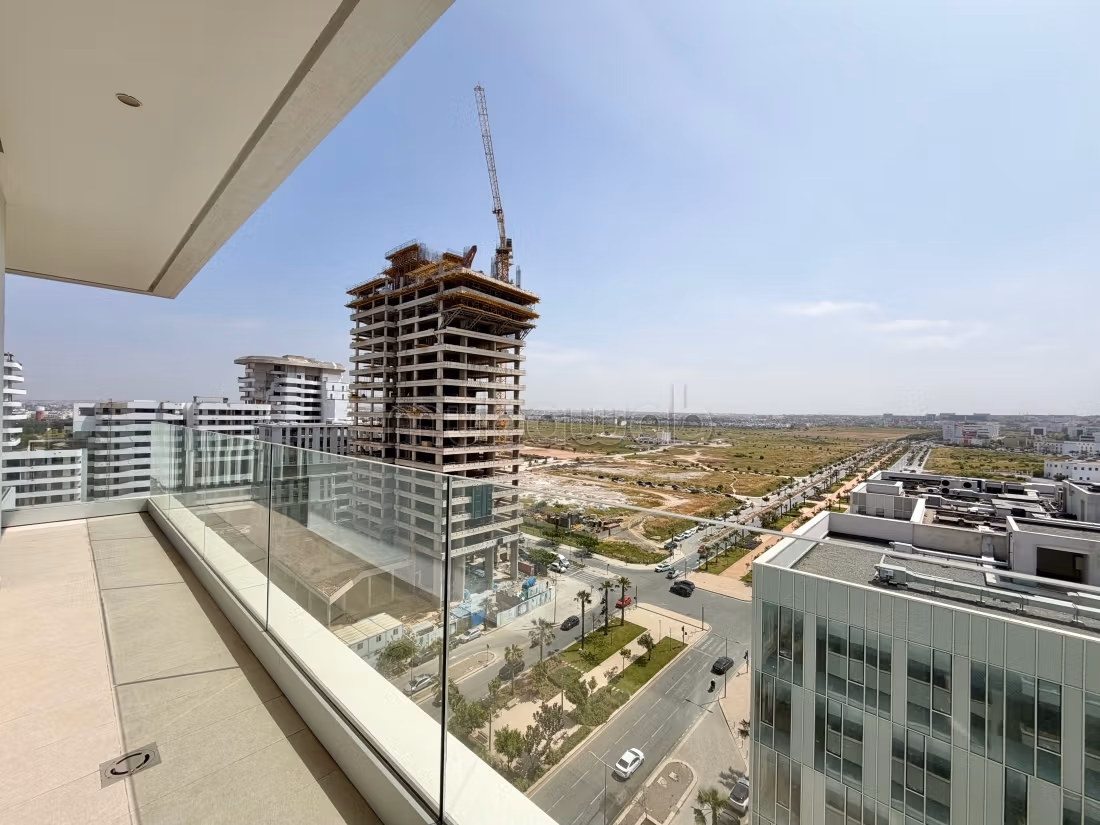 Superbe appartement à vendre à Casablanca Finance City.
Superficie 161 m².
Parking et terrasse — 2