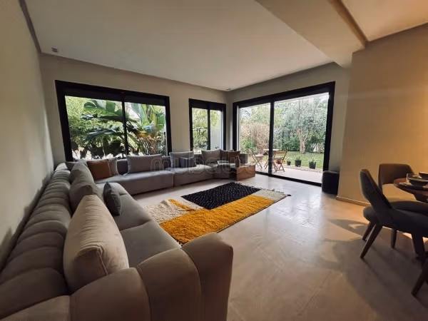 Appartement à louer à Ain Diab Extension dans une résidence privée. 3 chambres. Meublé