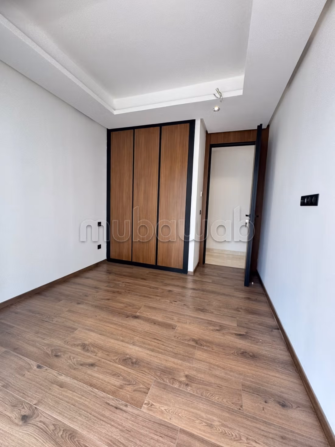 Superbe appartement à louer à Casablanca Finance City. 
Surface totale 160 m². 
Porte blindée et résidence sécurisée