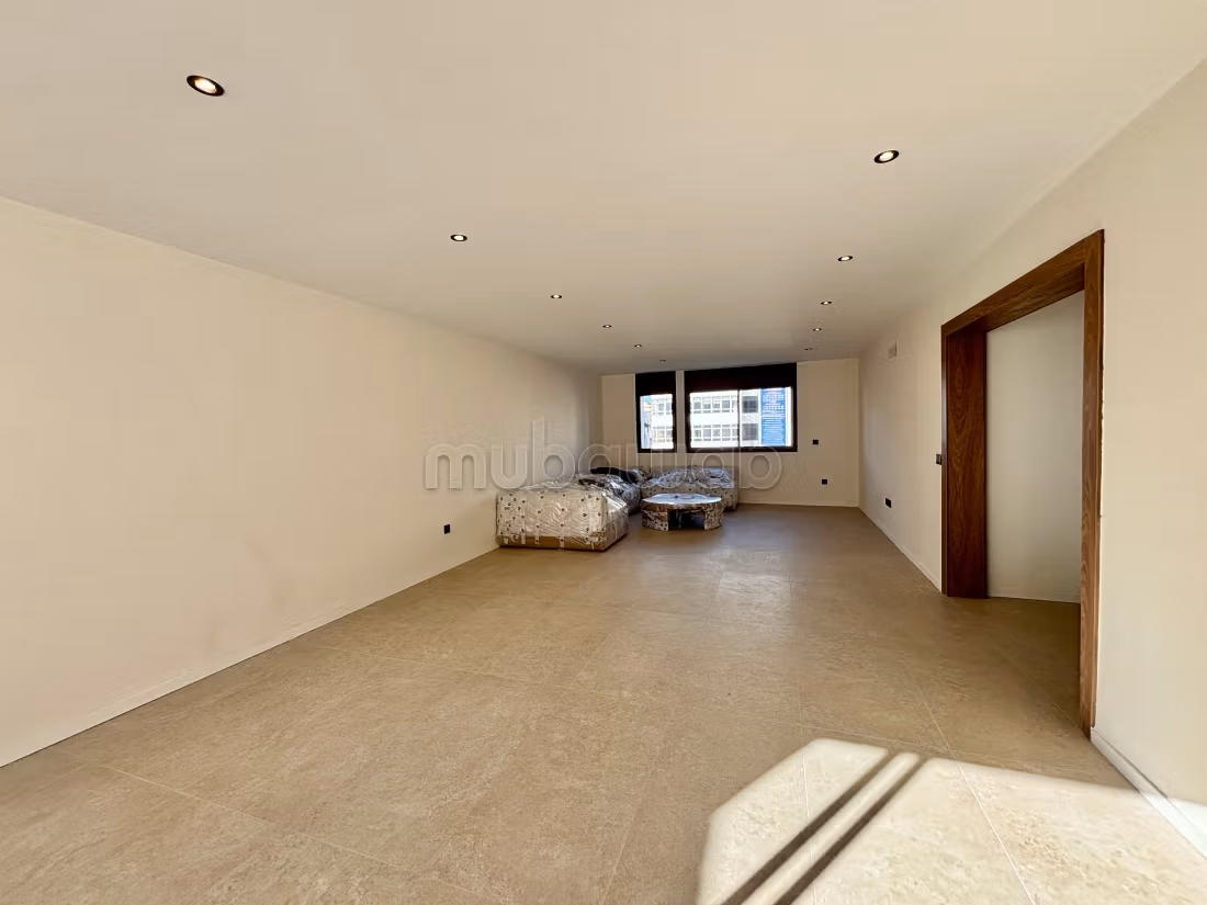 Appartement rénové traversant au 3e étage