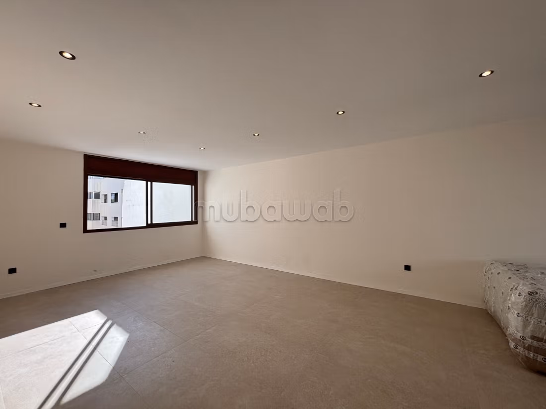 Appartement rénové traversant au 3e étage — 3
