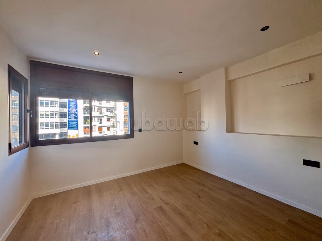 Appartement rénové traversant au 3e étage — 4