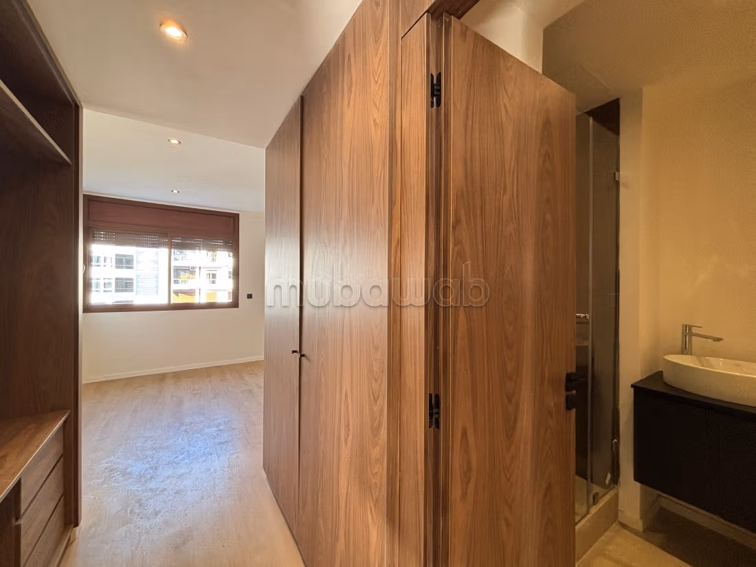 Appartement rénové traversant au 3e étage — 5
