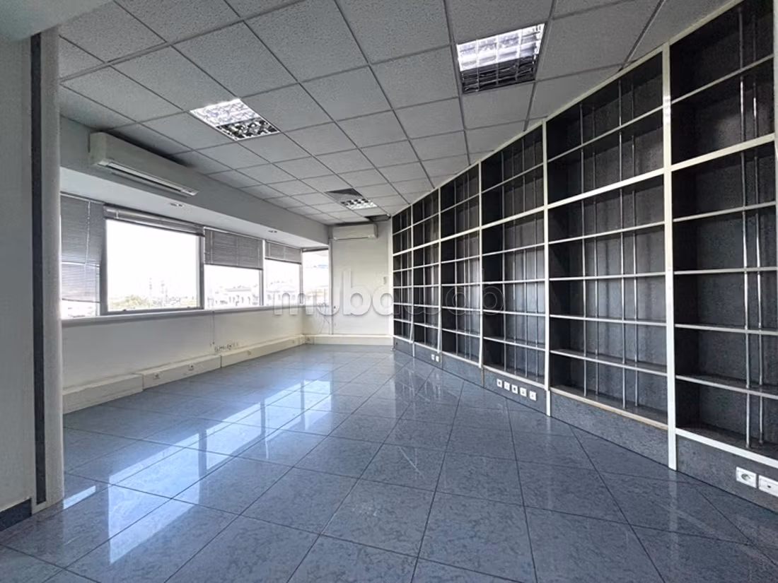 In affitto - Piano uffici arredato 203 m2