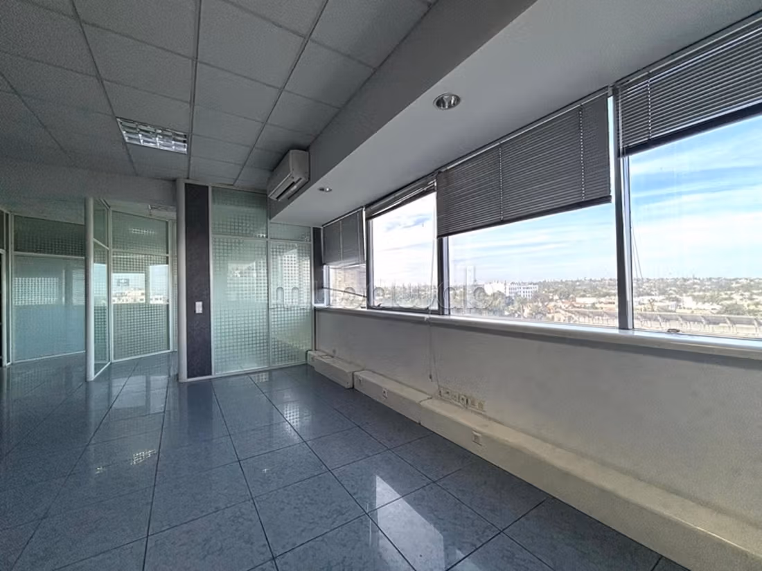 In affitto - Piano uffici arredato 203 m2