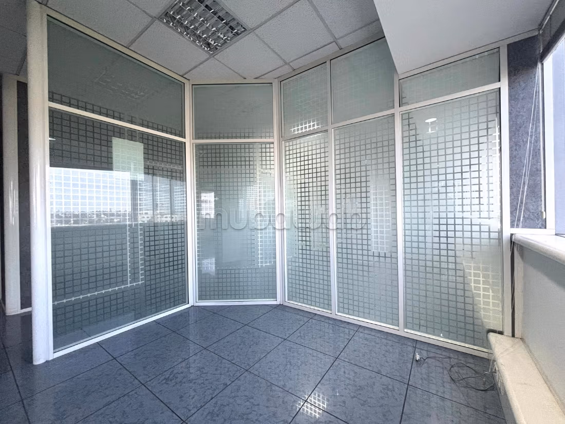 In affitto - Piano uffici arredato 203 m2