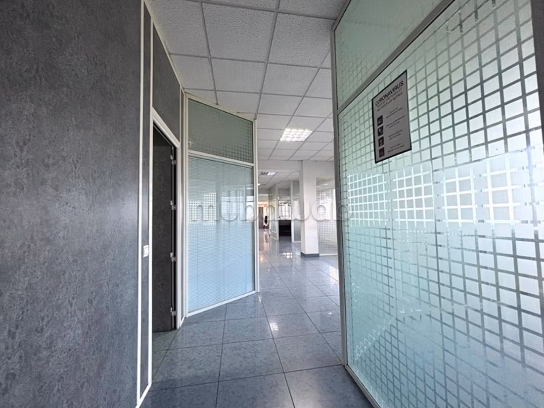 In affitto - Piano uffici arredato 203 m2