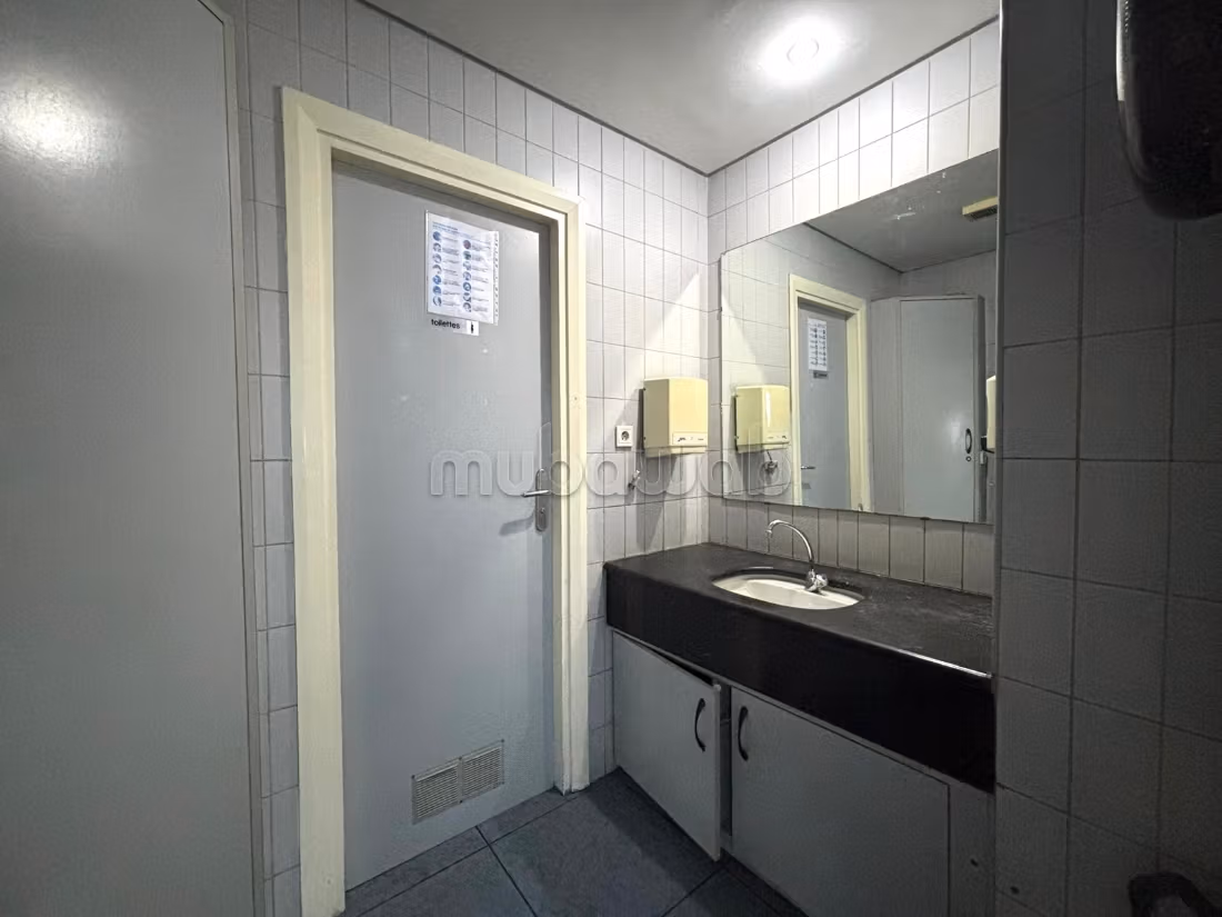 In affitto - Piano uffici arredato 203 m2