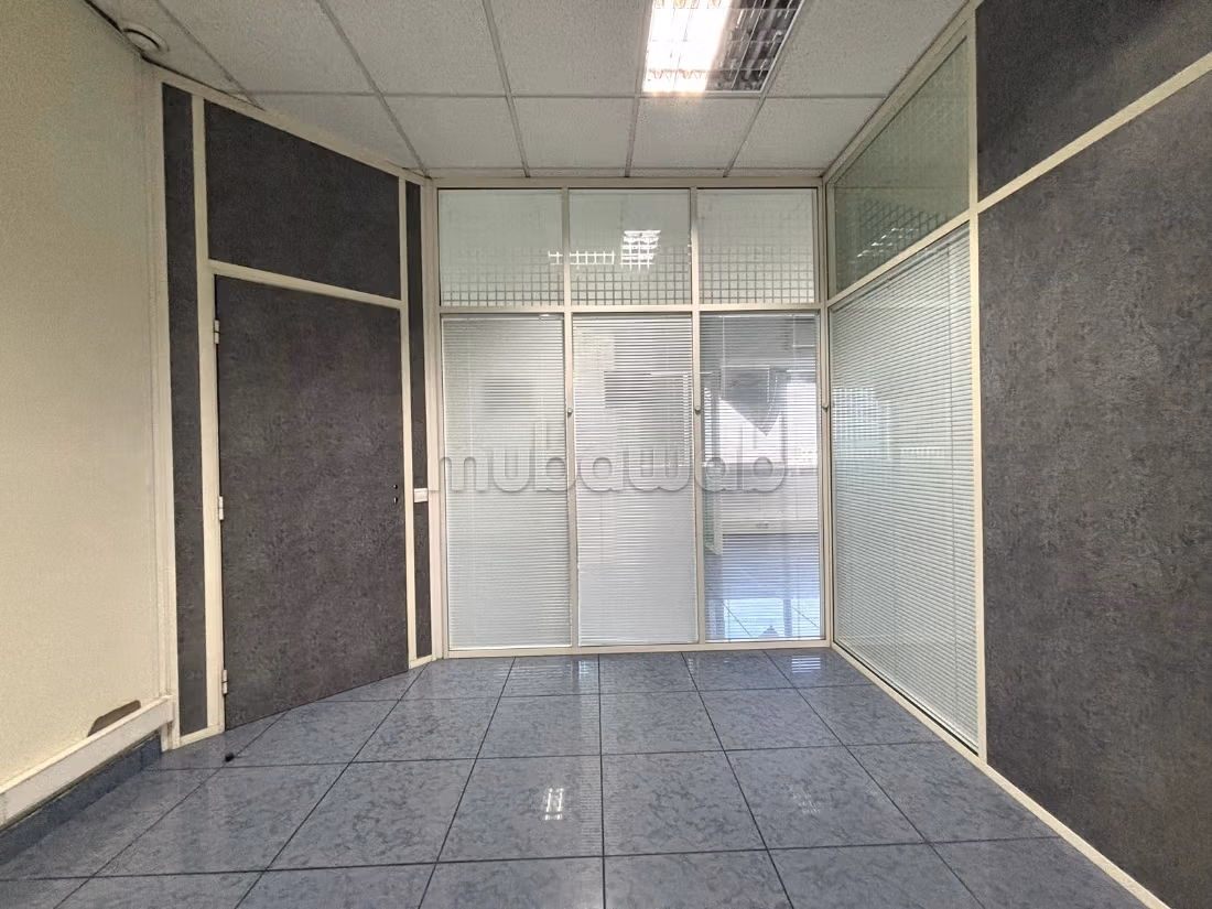 In affitto - Piano uffici arredato 203 m2