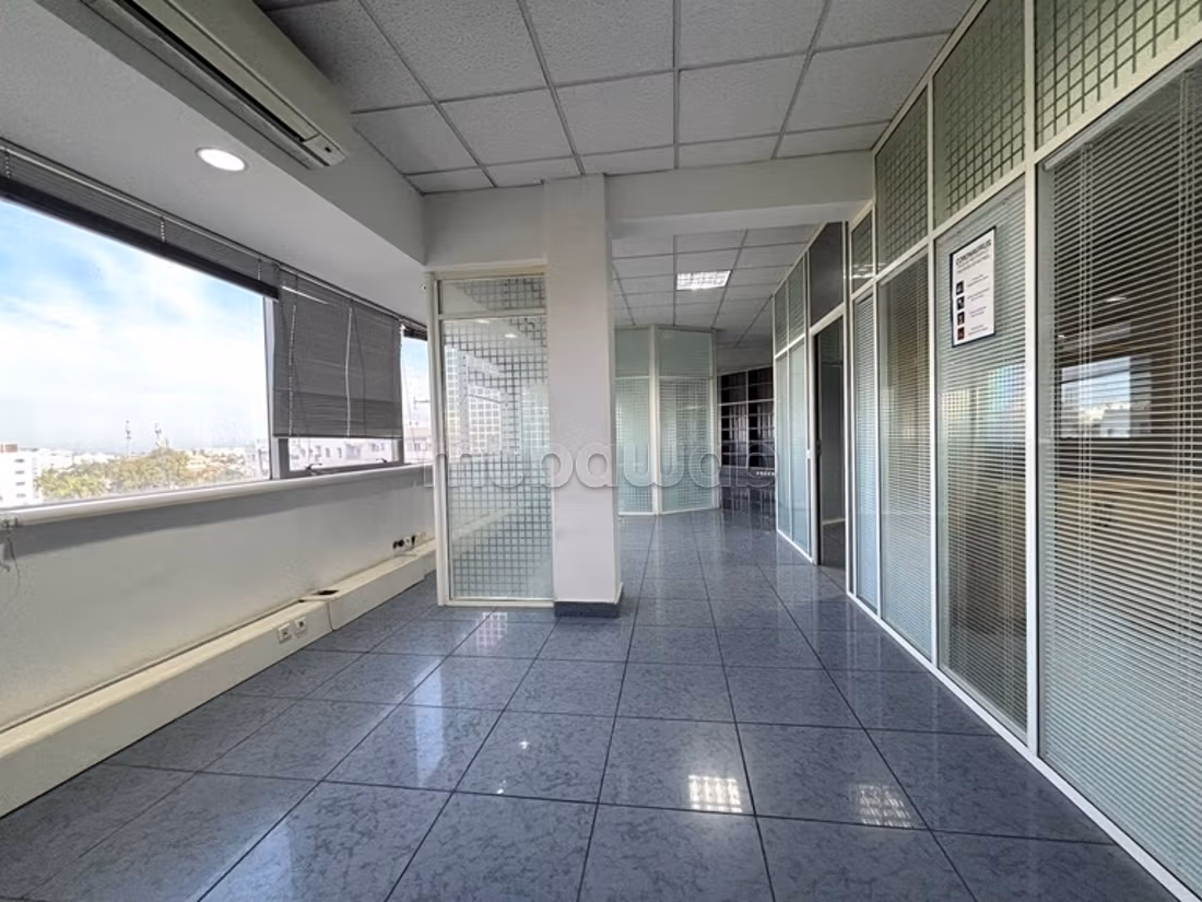In affitto - Piano uffici arredato 203 m2