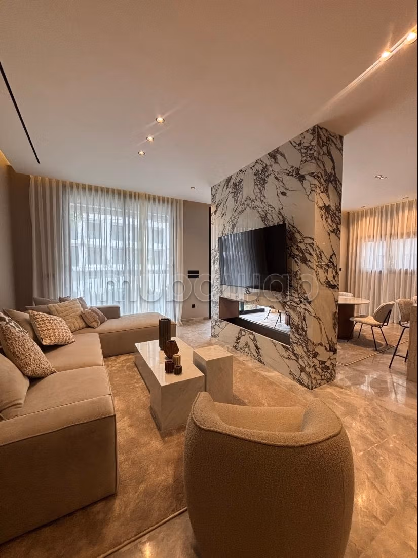 Appartement à louer à De La Plage.
4 grandes pièces.
Meublé — 2