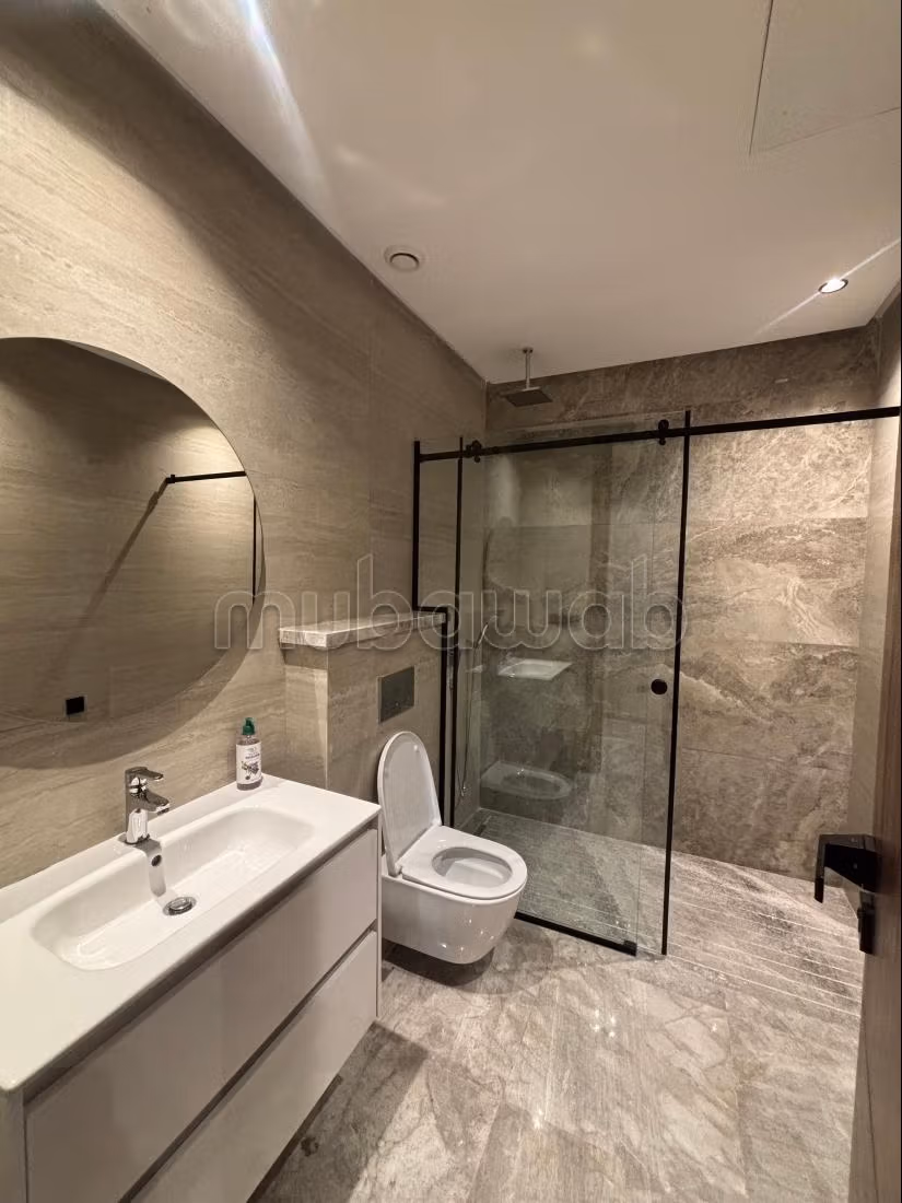 Appartement à louer à De La Plage.
4 grandes pièces.
Meublé — 4