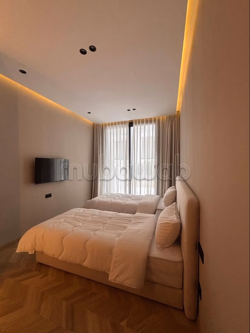 Appartement à louer à De La Plage.
4 grandes pièces.
Meublé — 6