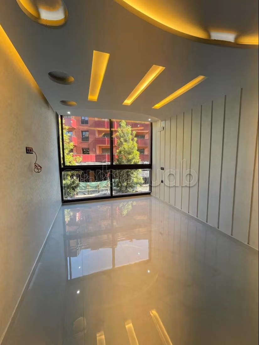 Bel appartement a vendre avec terrasse vue sur le boulevard près de Zara