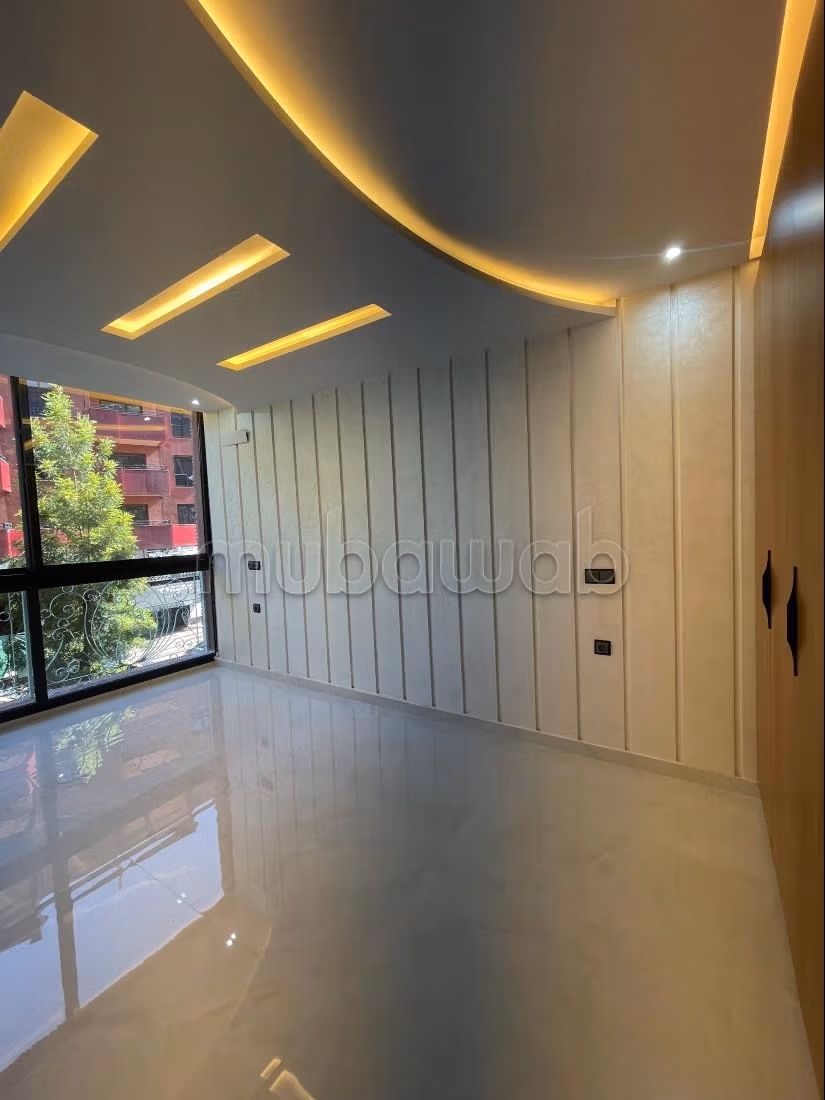 Bel appartement a vendre avec terrasse vue sur le boulevard près de Zara — 2