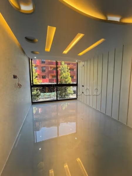 Bel appartement a vendre avec terrasse vue sur le boulevard près de Zara