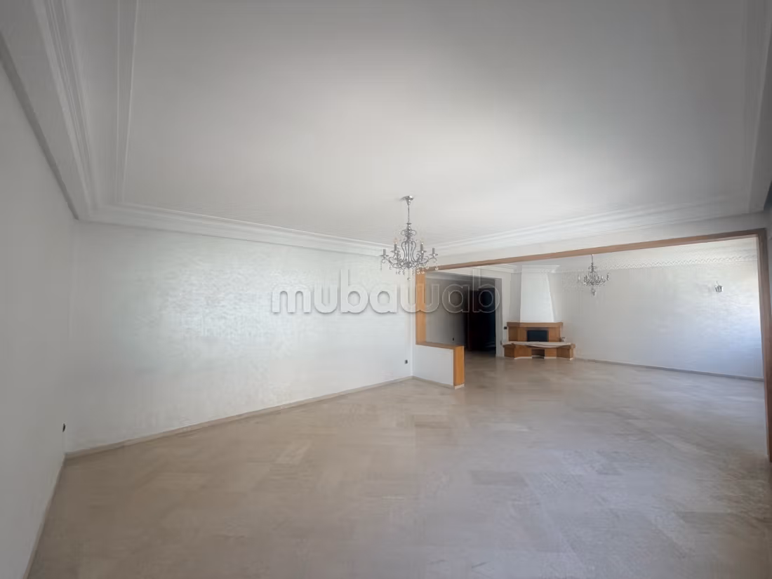 Bel appartement à vendre à lhjajma. 
Surface de 189 m²