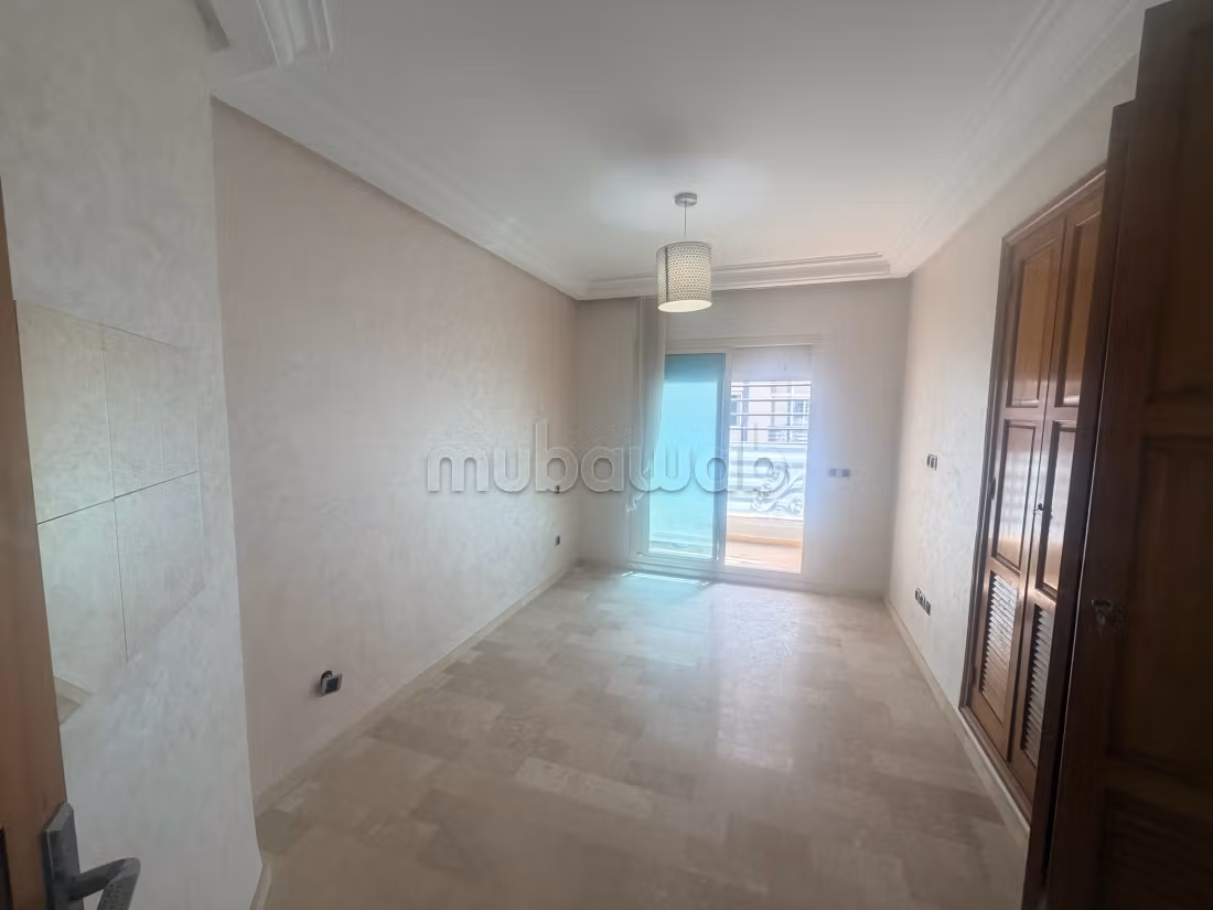 Bel appartement à vendre à lhjajma. 
Surface de 189 m² — 4