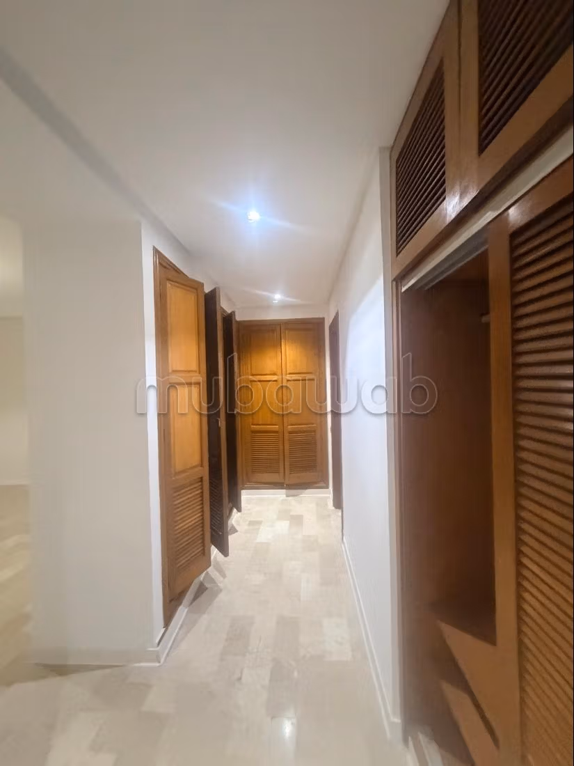 Bel appartement à vendre à lhjajma. 
Surface de 189 m² — 6