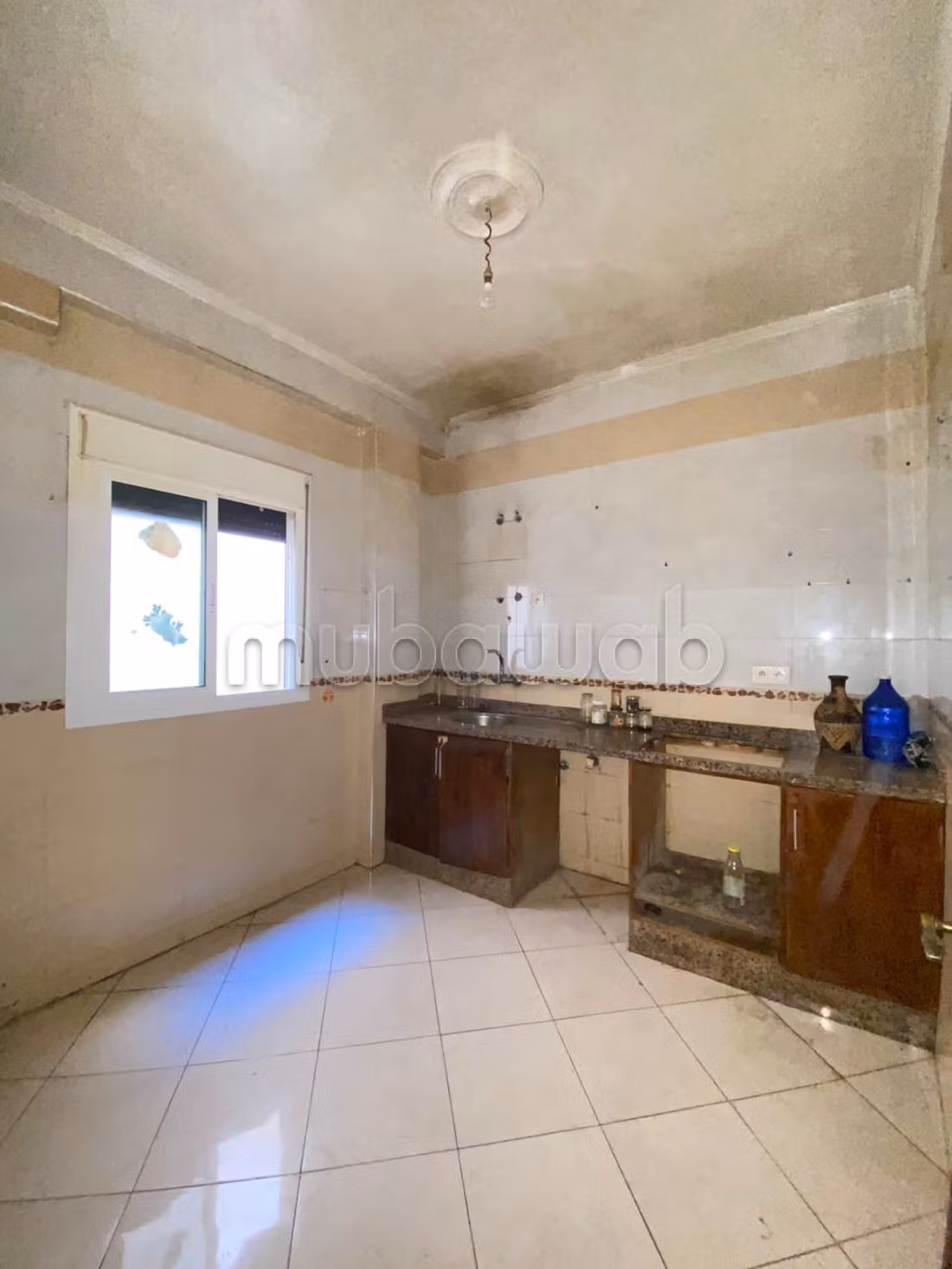 Rent this apartment in Souani. 3 rooms. General Satellite Dish, Secured neighbourhood