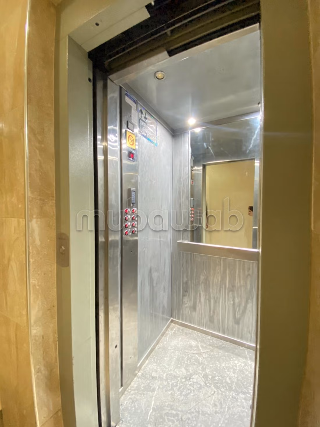 Rent this apartment in Souani. 3 rooms. General Satellite Dish, Secured neighbourhood