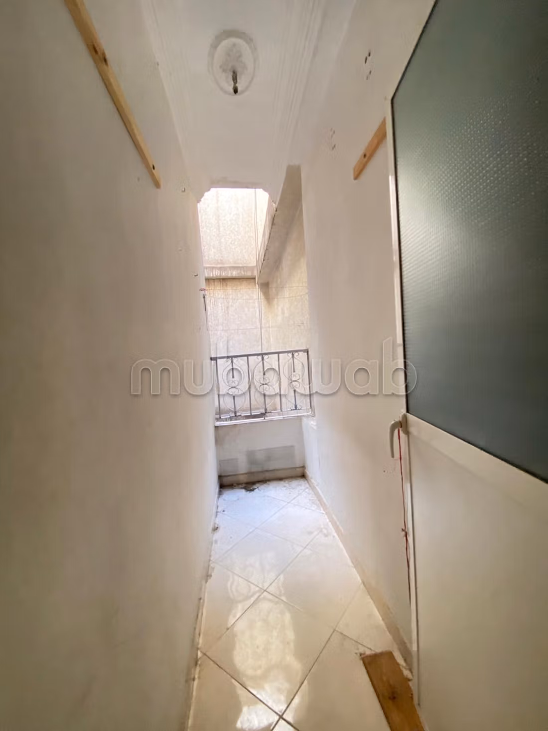 Rent this apartment in Souani. 3 rooms. General Satellite Dish, Secured neighbourhood
