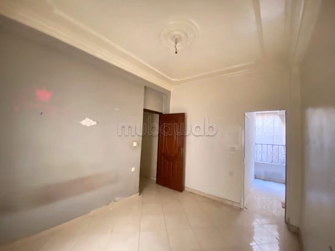 Rent this apartment in Souani. 3 rooms. General Satellite Dish, Secured neighbourhood