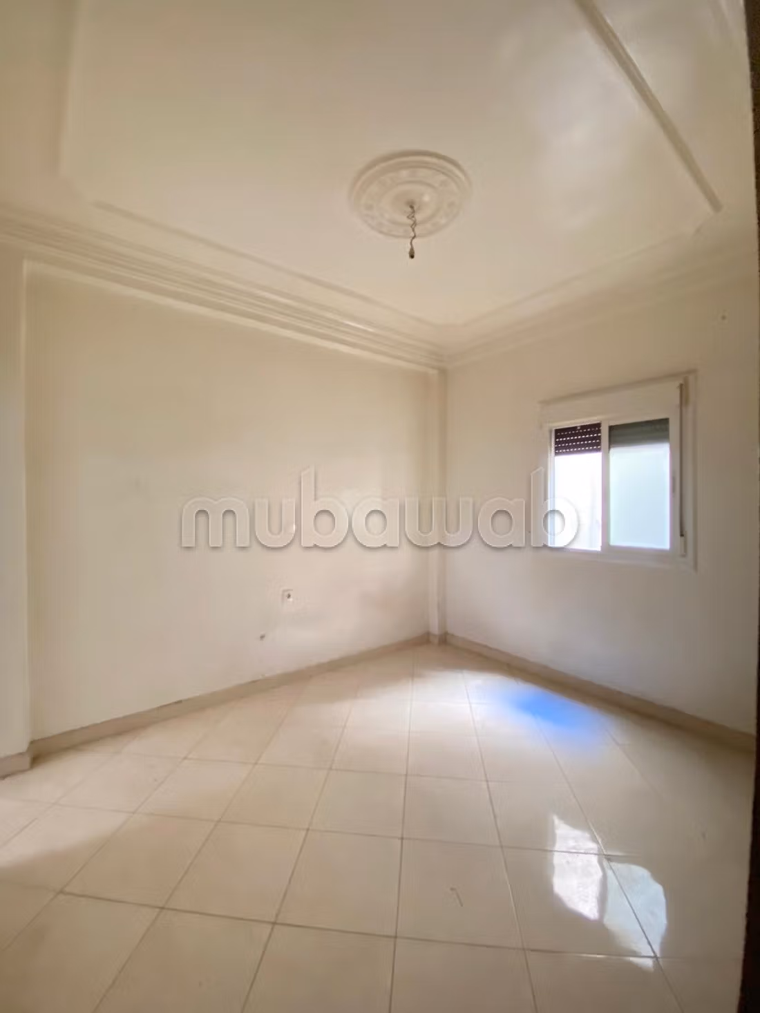 Rent this apartment in Souani. 3 rooms. General Satellite Dish, Secured neighbourhood