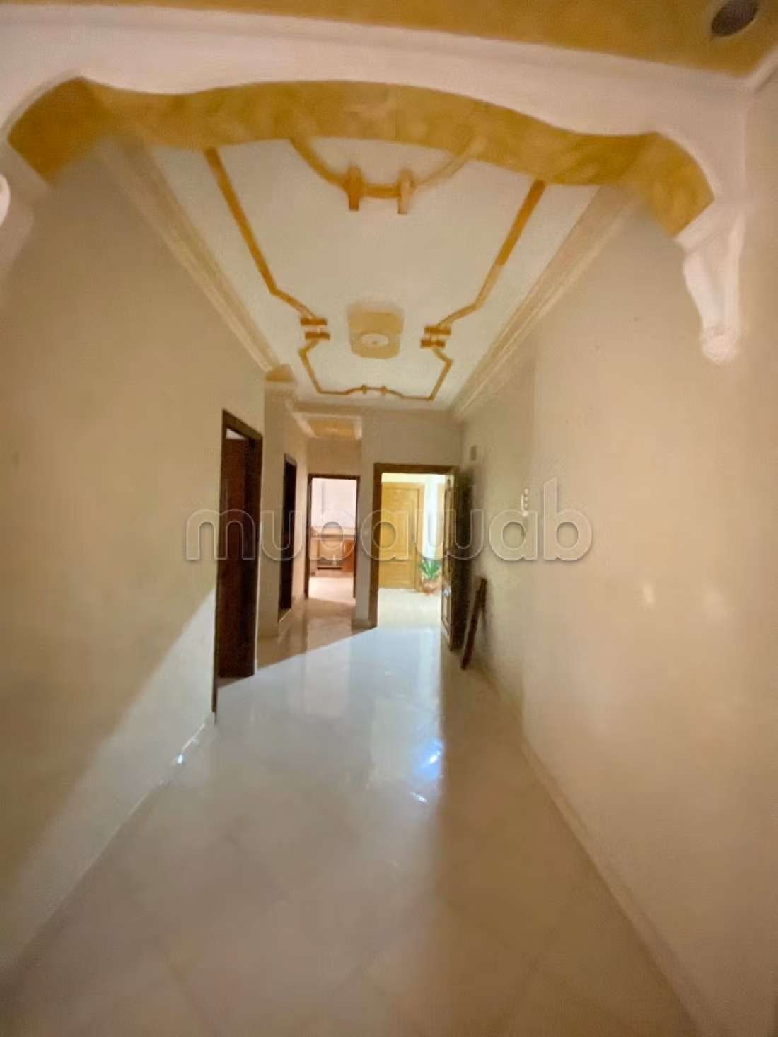 Rent this apartment in Souani. 3 rooms. General Satellite Dish, Secured neighbourhood