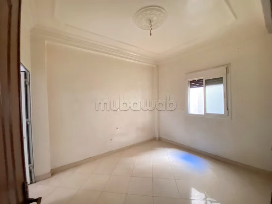 Rent this apartment in Souani. 3 rooms. General Satellite Dish, Secured neighbourhood