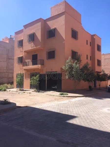 Te koop commercieel huis r2 in Al Massar
